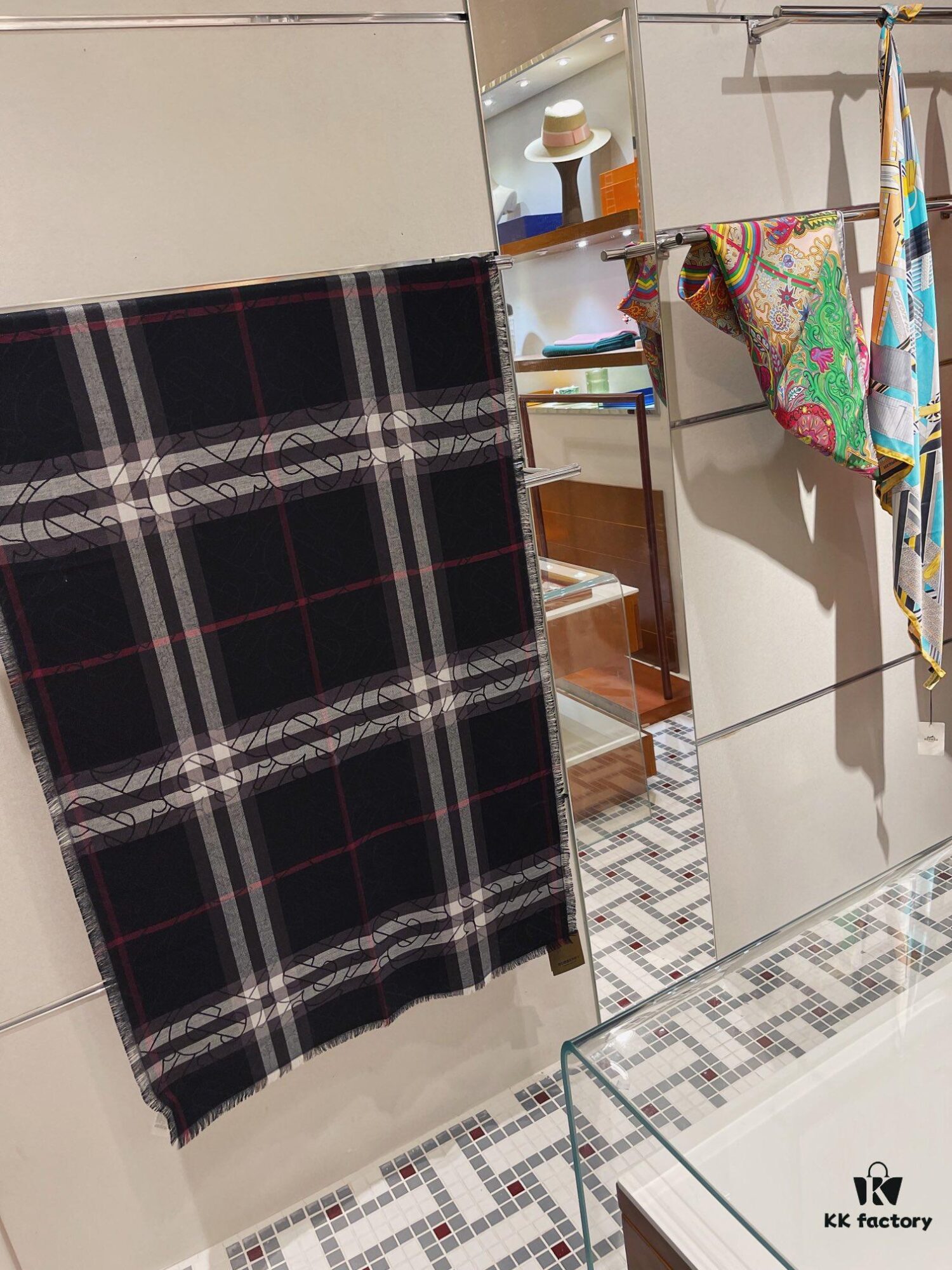 Burberry New Metallic Signature Check Scarf – Versatile, Elegant, and Luxuriously Textured