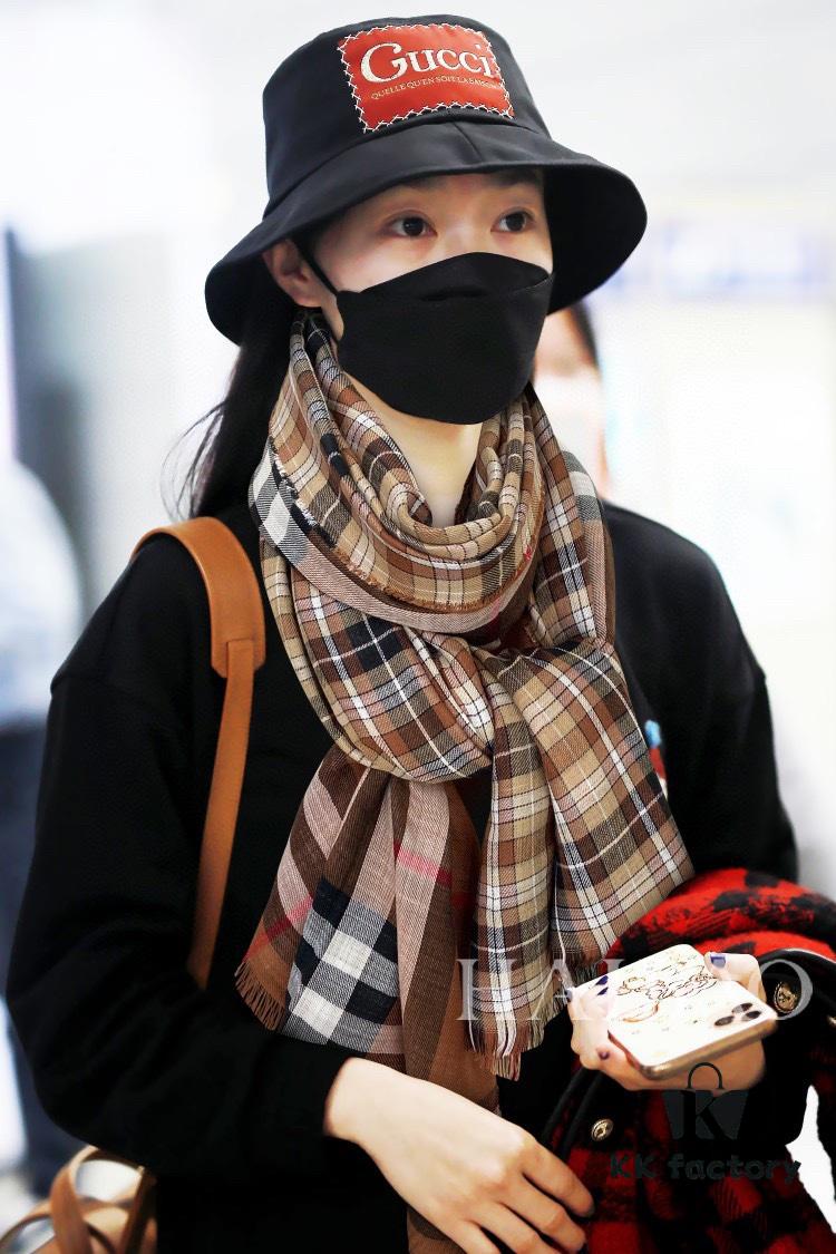 BurBerry Simply Elegant, Timeless Style – Ultimate Blend of Modern Chic and Vintage Charm