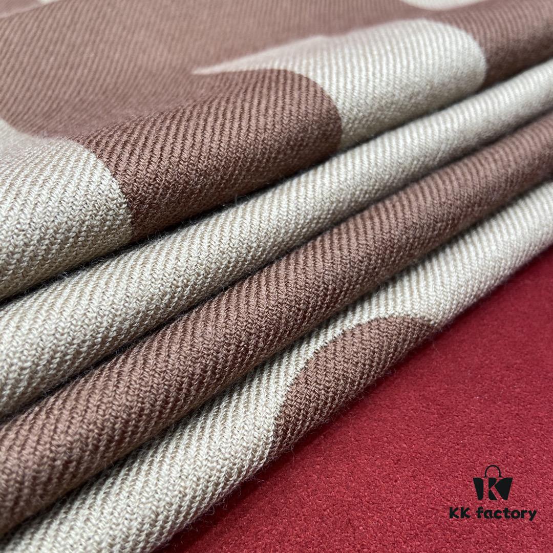 Camel Color BURBERRY Stylish Scarf Can Perfectly Accentuate Your Outfit – Even Transform the Ordinary into Extraordinary, Classic Large Logo Scarf, 100% Wool, 33*188cm