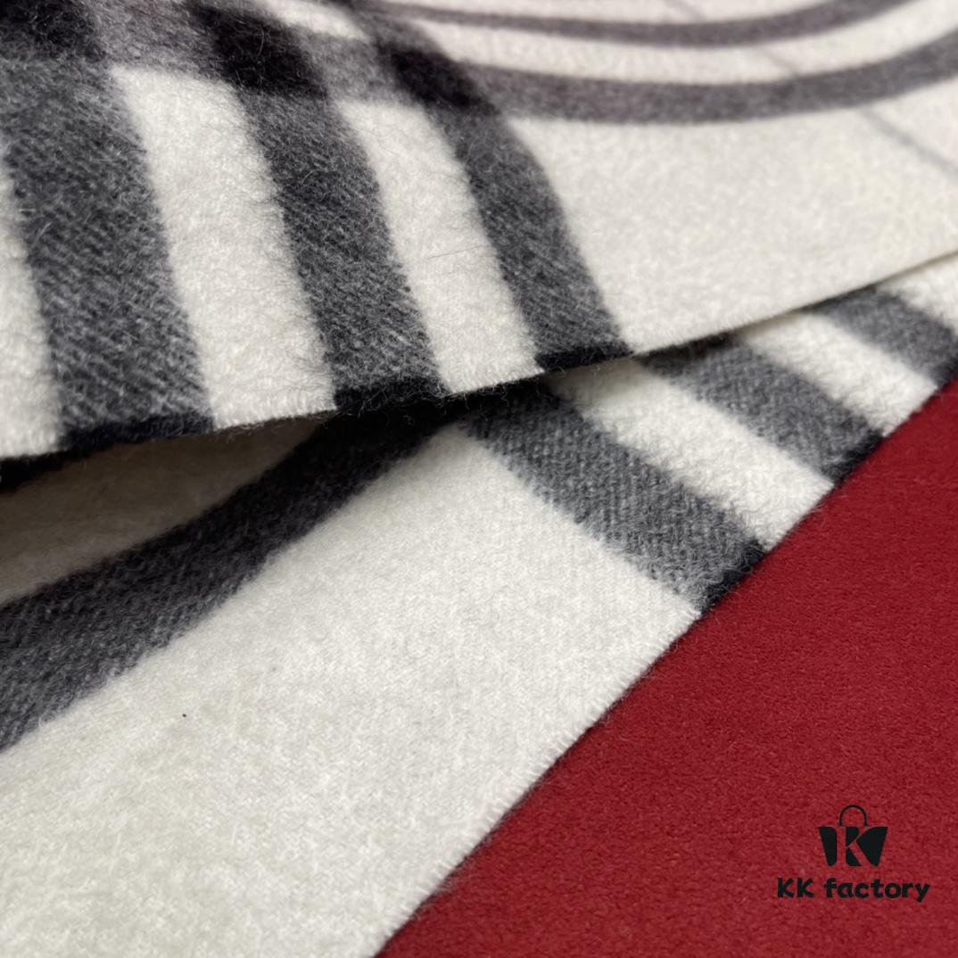 Stone Gray BURBERRY Classic Entry-Level Bestseller, Timeless Check Pattern, Simple and Elegant Unisex Scarf, An Everlasting Fashion Piece