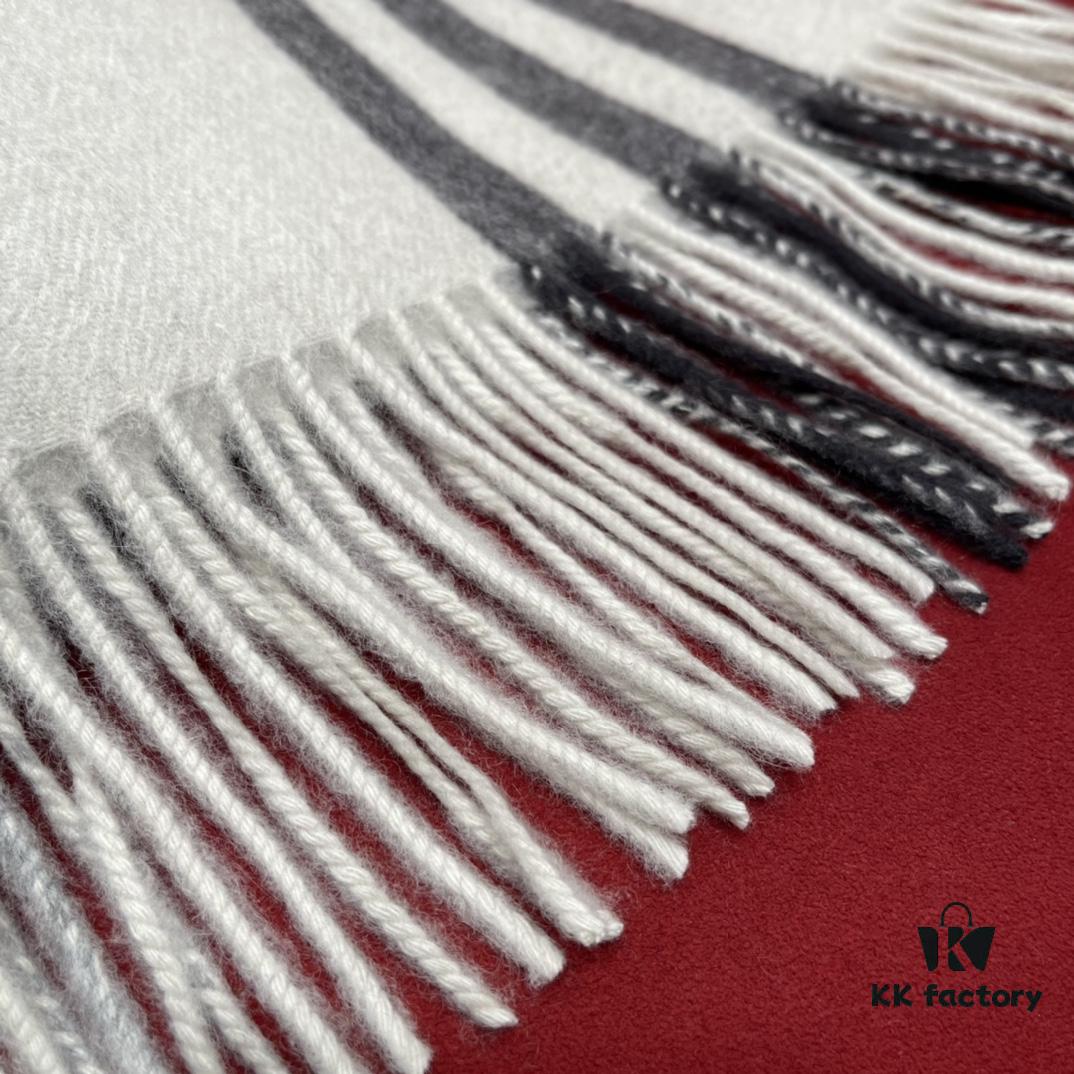 Stone Gray BURBERRY Classic Entry-Level Bestseller, Timeless Check Pattern, Simple and Elegant Unisex Scarf, An Everlasting Fashion Piece