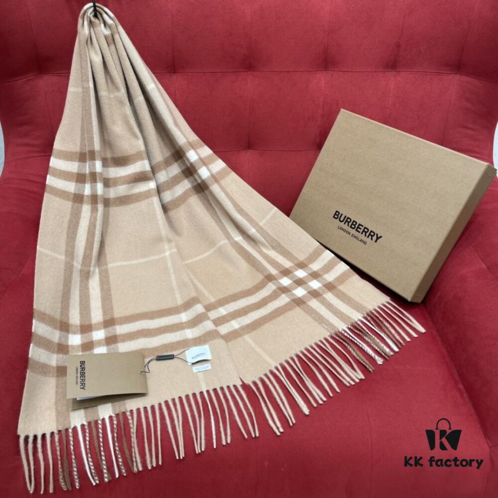 Mid-tone Camel Color BURBERRY Classic Entry-level Bestseller, Timeless Check Pattern, Simple and Elegant Unisex Scarf, Never Out of Style