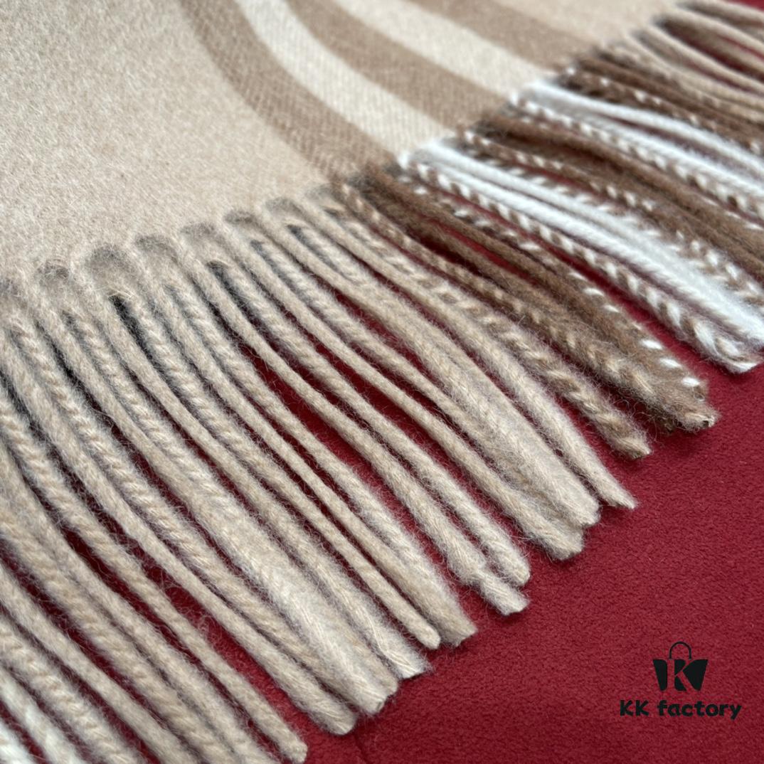 Mid-tone Camel Color BURBERRY Classic Entry-level Bestseller, Timeless Check Pattern, Simple and Elegant Unisex Scarf, Never Out of Style