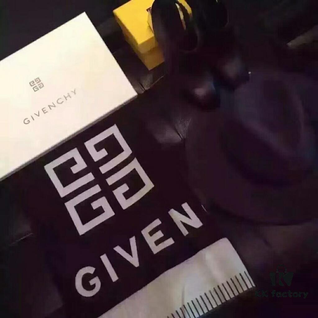 Givenchy Double-Sided Usable Cashmere Blend Scarf, Black and White Classic Design, Premium Craftsmanship, Imported Machine Cut, 70*180 cm