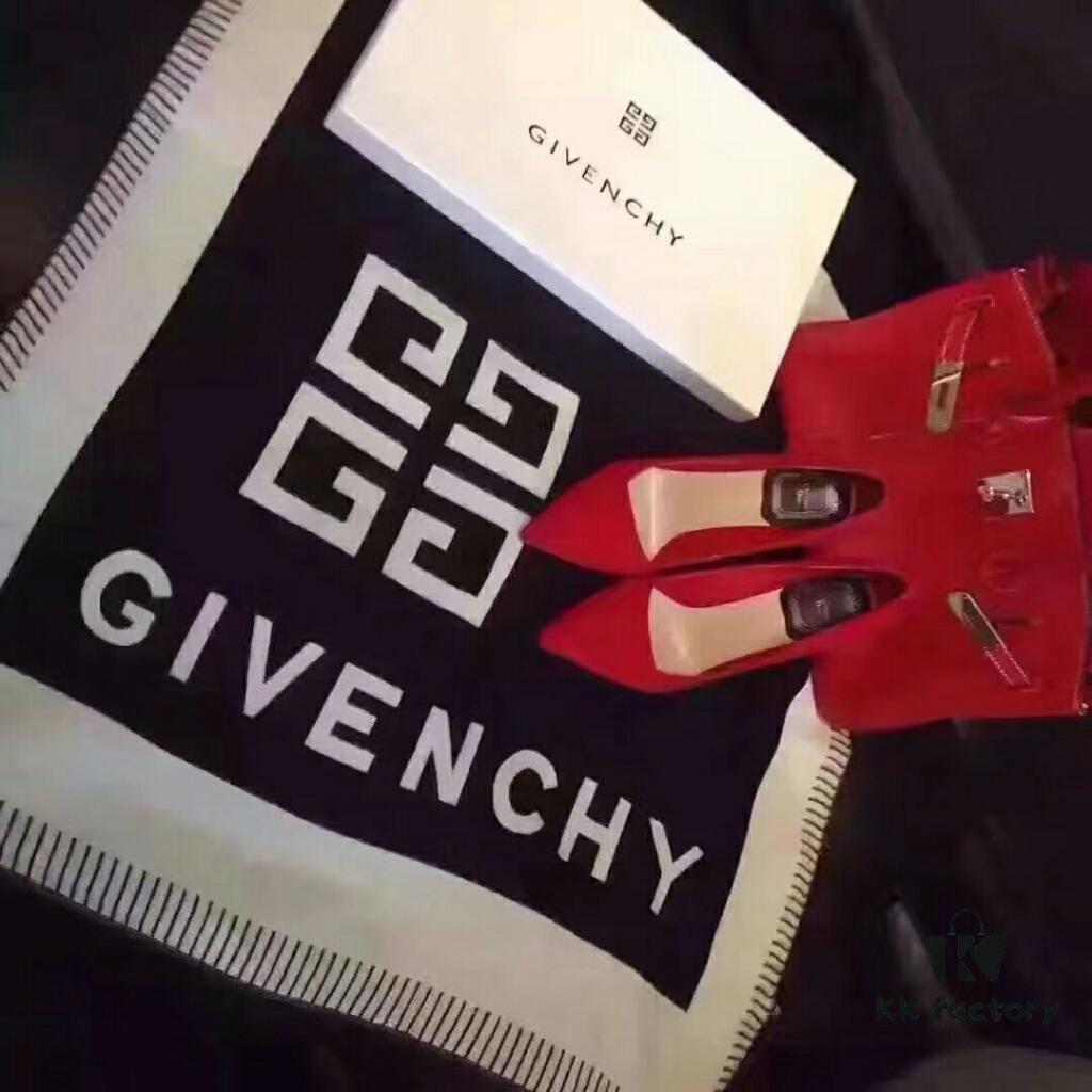 Givenchy Double-Sided Usable Cashmere Blend Scarf, Black and White Classic Design, Premium Craftsmanship, Imported Machine Cut, 70*180 cm