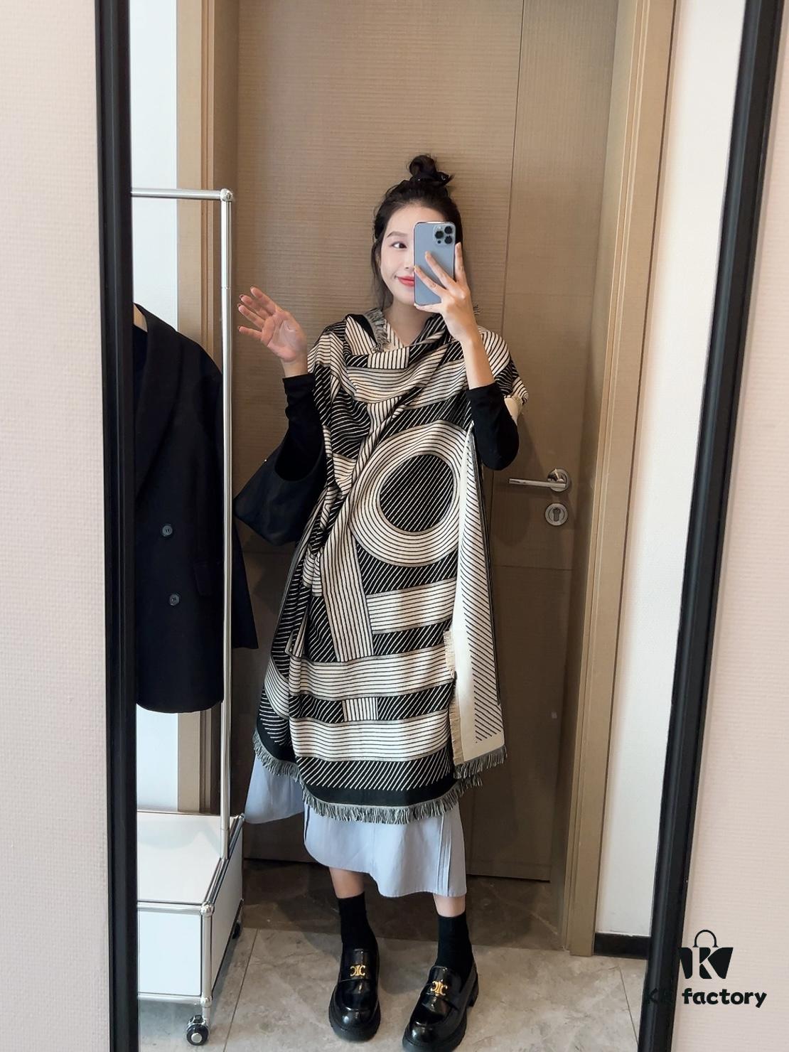 Moncler 140 Large Scarf, Boutique Collection, Exceptional Fit and Style