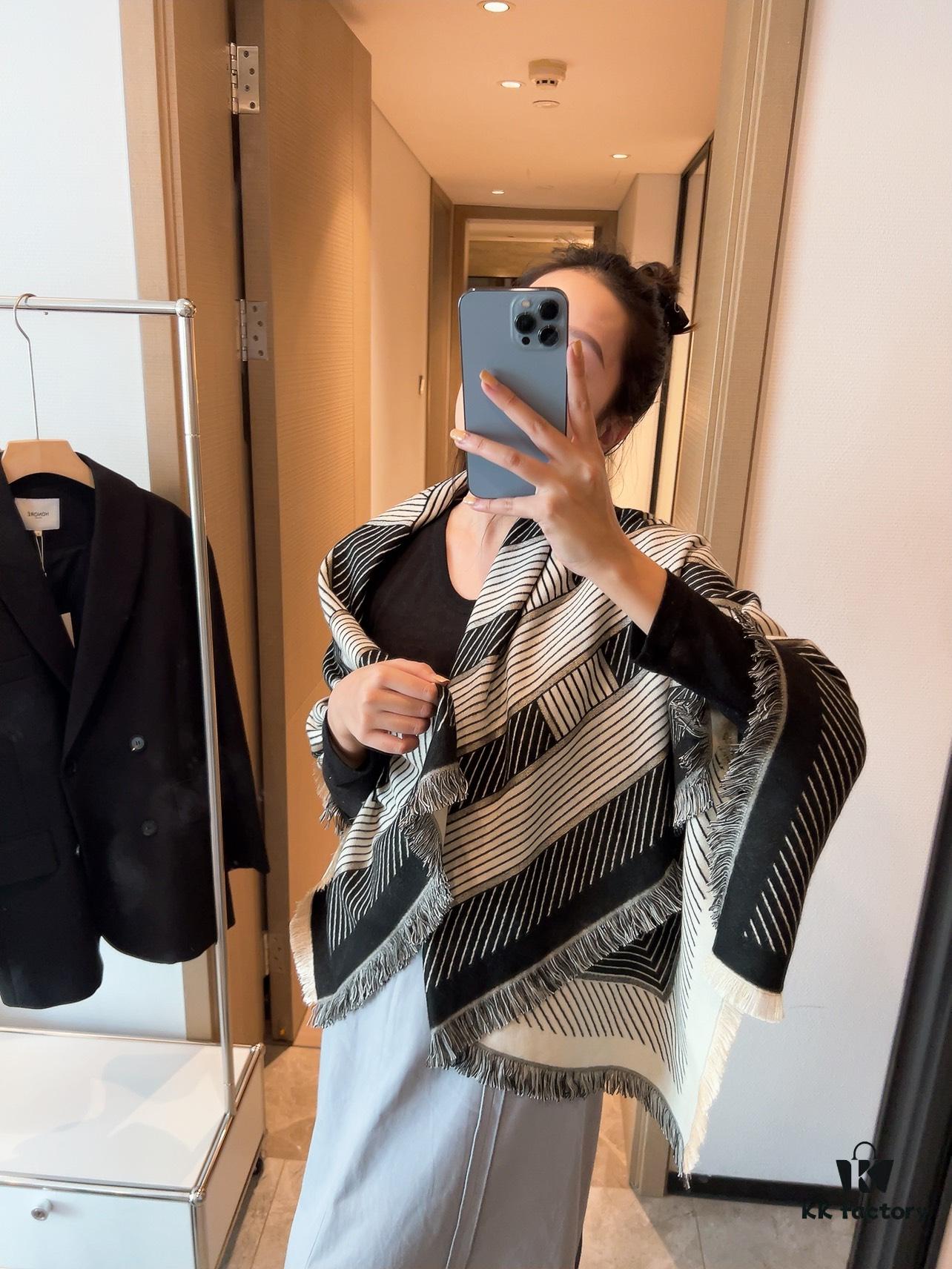 Moncler 140 Large Scarf, Boutique Collection, Exceptional Fit and Style