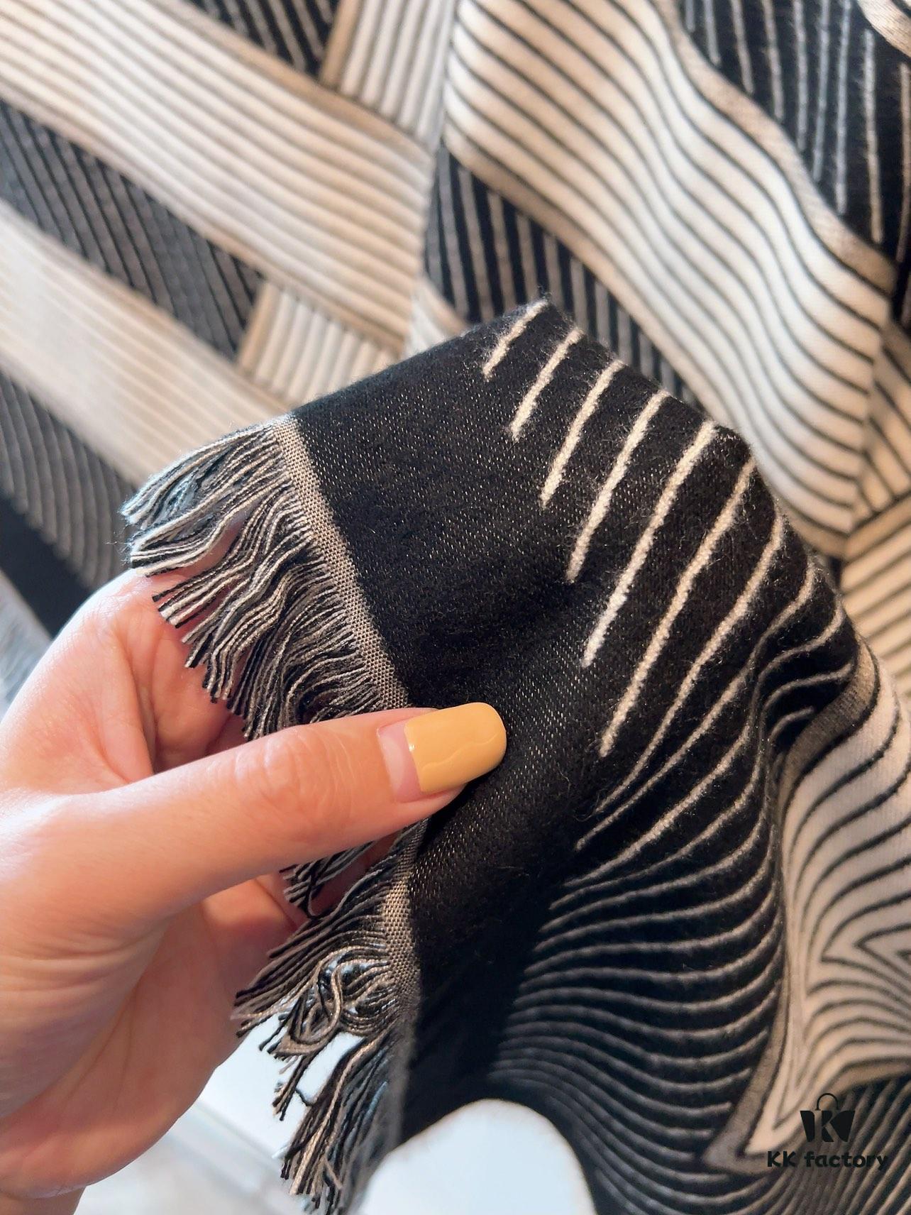 Moncler 140 Large Scarf, Boutique Collection, Exceptional Fit and Style