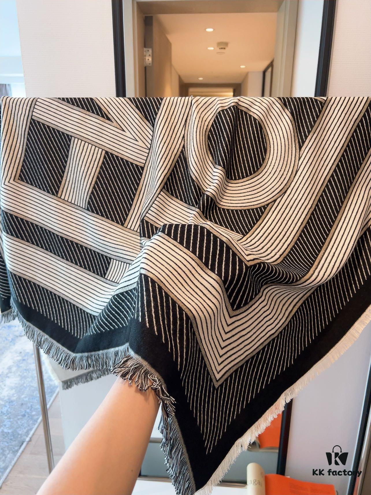 Moncler 140 Large Scarf, Boutique Collection, Exceptional Fit and Style