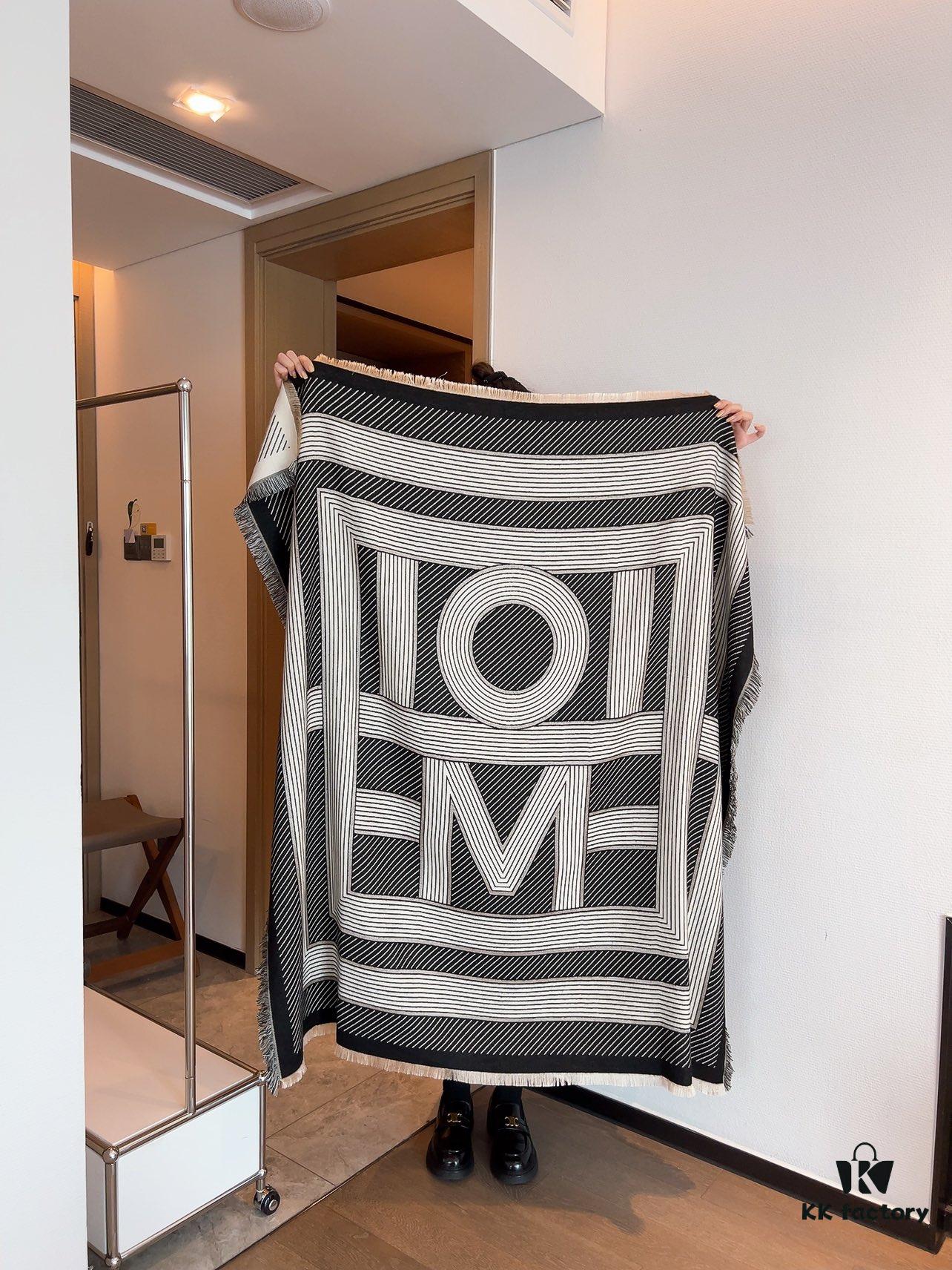 Moncler 140 Large Scarf, Boutique Collection, Exceptional Fit and Style