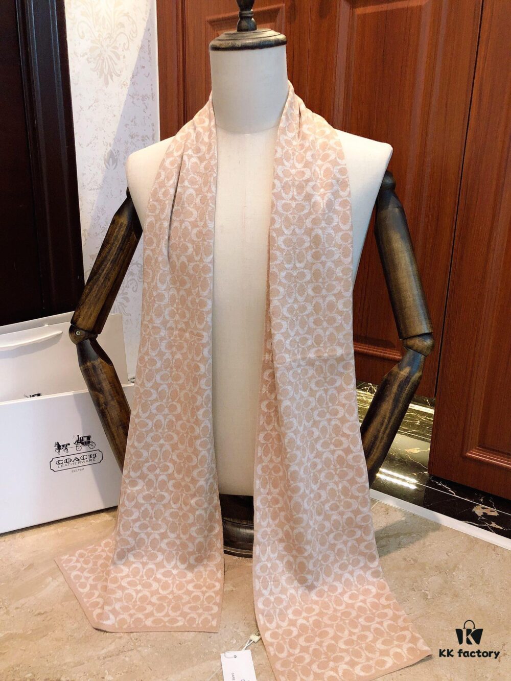 Coach Cashmere Knit Scarf for Men, Timeless Classic Design, High-End Wool Blend, Versatile and Elegant