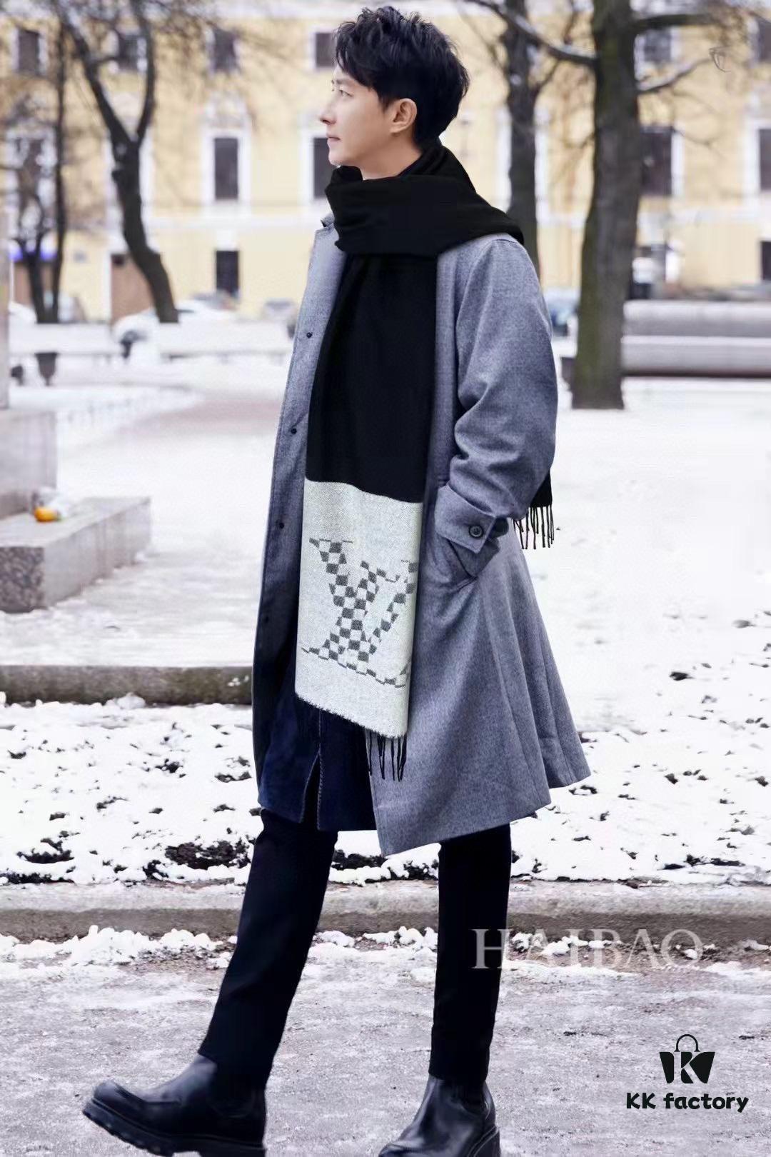 LV Latest Black and Gray Men's Cashmere Scarf with Two-Tone Design