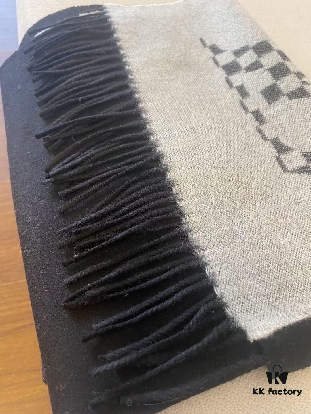 LV Latest Black and Gray Men's Cashmere Scarf with Two-Tone Design