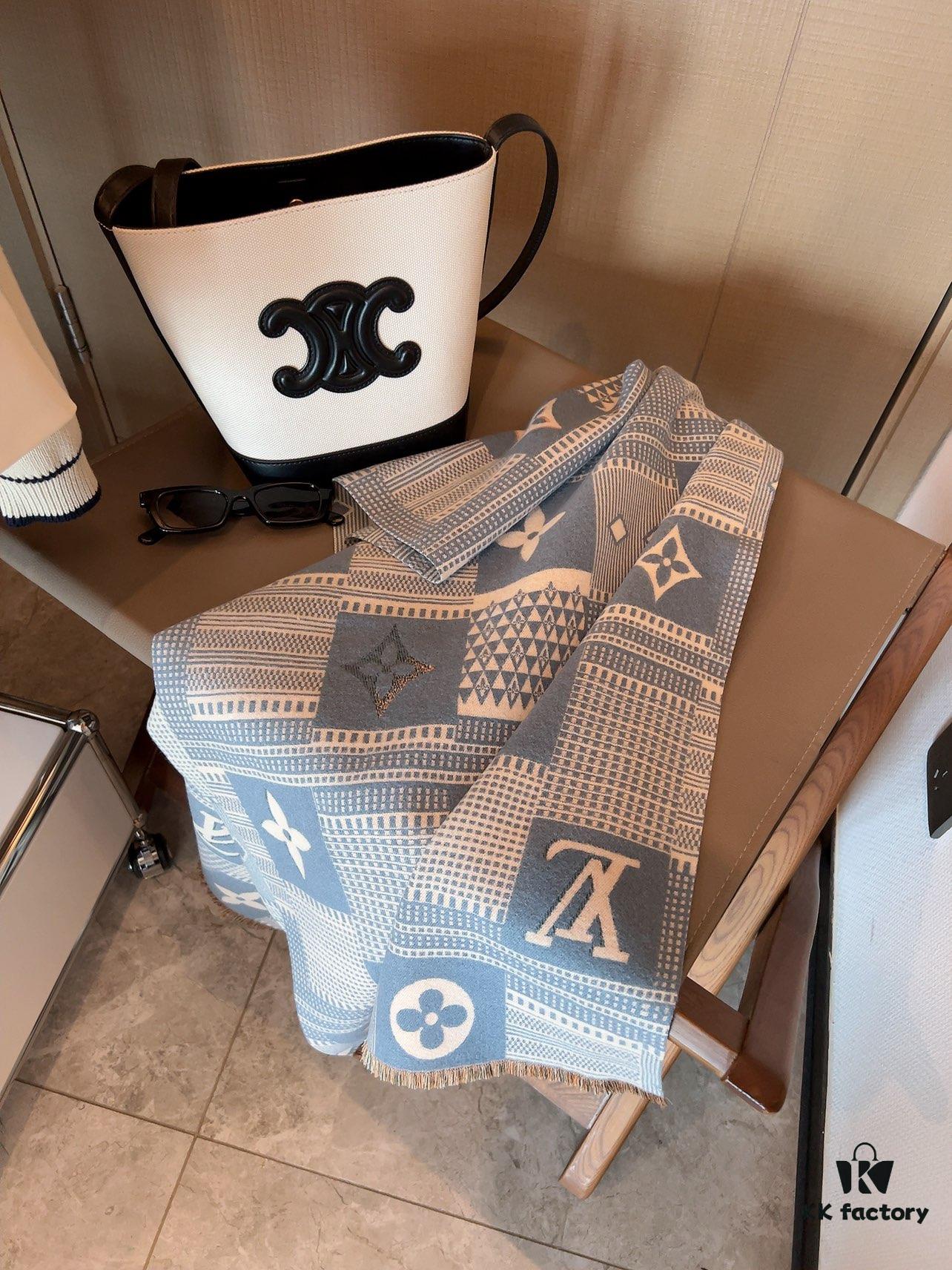 Plush Velvet LV Monogram Scarf in Soft Pink and White - 100% Wool, 180x60 cm