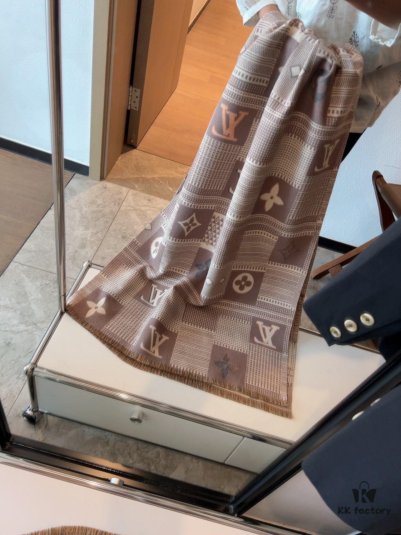 Plush Velvet LV Monogram Scarf in Soft Pink and White - 100% Wool, 180x60 cm