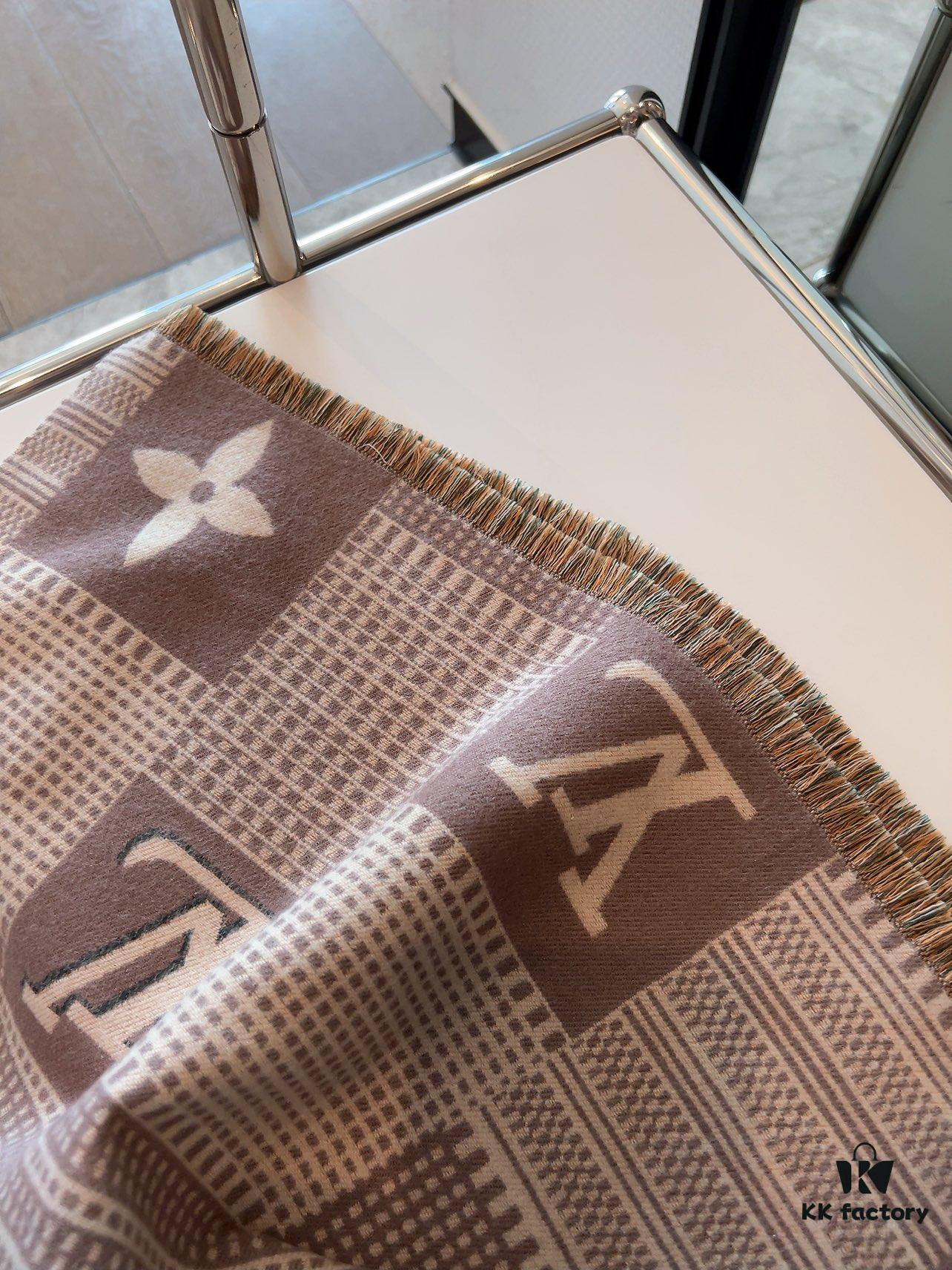 Plush Velvet LV Monogram Scarf in Soft Pink and White - 100% Wool, 180x60 cm