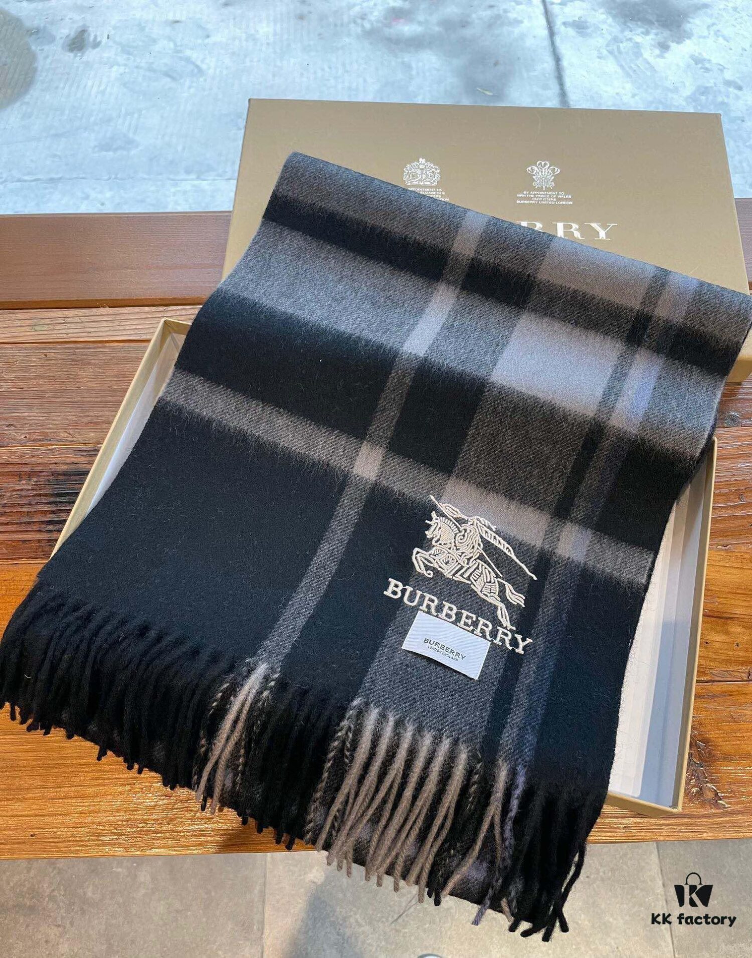 Complete Package Burberry Bur Cashmere Plaid Absolutely Stunning, Incredibly Stylish and Charming!!!