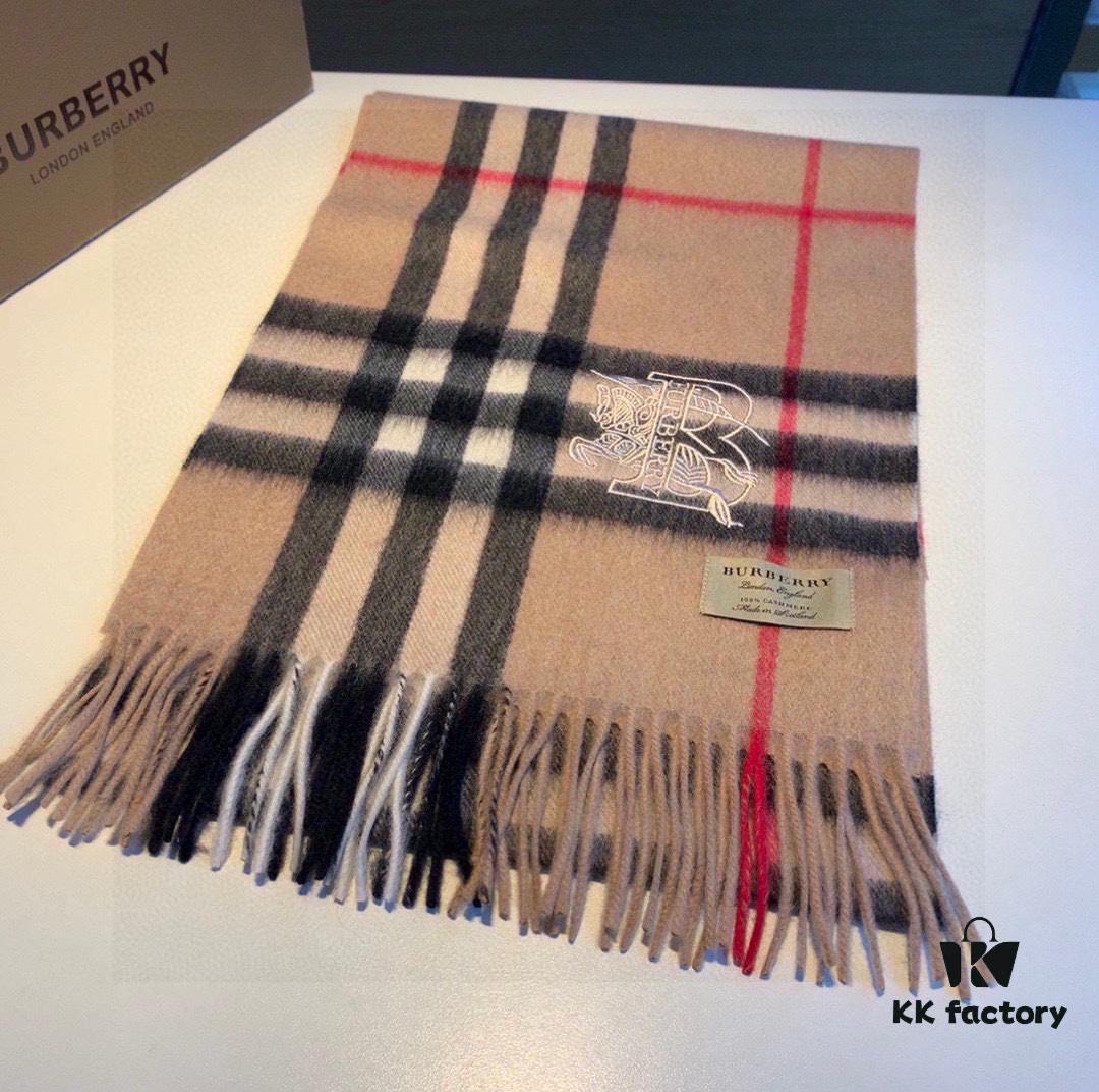 Top-Quality Original Version - Full Packaging, New Hot-Selling Style, Latest Counter Release (New Horse Logo) Highly Recommended, Burberry Official Website's Newest Arrival, 100% Premium Cashmere, Extremely Warm, Soft and Skin-Friendly, Non-Irritating, Classic Burberry Plaid Design, Unisex Scarf