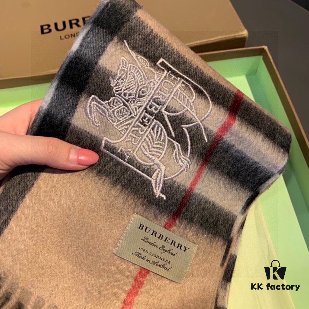 Top-Quality Original Version - Full Packaging, New Hot-Selling Style, Latest Counter Release (New Horse Logo) Highly Recommended, Burberry Official Website's Newest Arrival, 100% Premium Cashmere, Extremely Warm, Soft and Skin-Friendly, Non-Irritating, Classic Burberry Plaid Design, Unisex Scarf