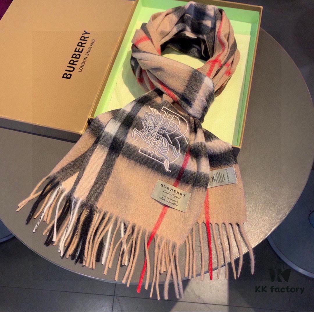 Top-Quality Original Version - Full Packaging, New Hot-Selling Style, Latest Counter Release (New Horse Logo) Highly Recommended, Burberry Official Website's Newest Arrival, 100% Premium Cashmere, Extremely Warm, Soft and Skin-Friendly, Non-Irritating, Classic Burberry Plaid Design, Unisex Scarf