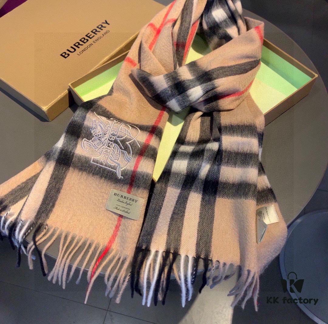 Top-Quality Original Version - Full Packaging, New Hot-Selling Style, Latest Counter Release (New Horse Logo) Highly Recommended, Burberry Official Website's Newest Arrival, 100% Premium Cashmere, Extremely Warm, Soft and Skin-Friendly, Non-Irritating, Classic Burberry Plaid Design, Unisex Scarf