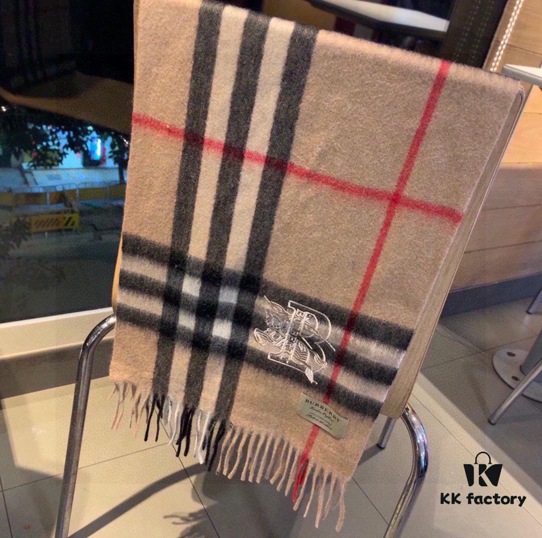 Top-Quality Original Version - Full Packaging, New Hot-Selling Style, Latest Counter Release (New Horse Logo) Highly Recommended, Burberry Official Website's Newest Arrival, 100% Premium Cashmere, Extremely Warm, Soft and Skin-Friendly, Non-Irritating, Classic Burberry Plaid Design, Unisex Scarf