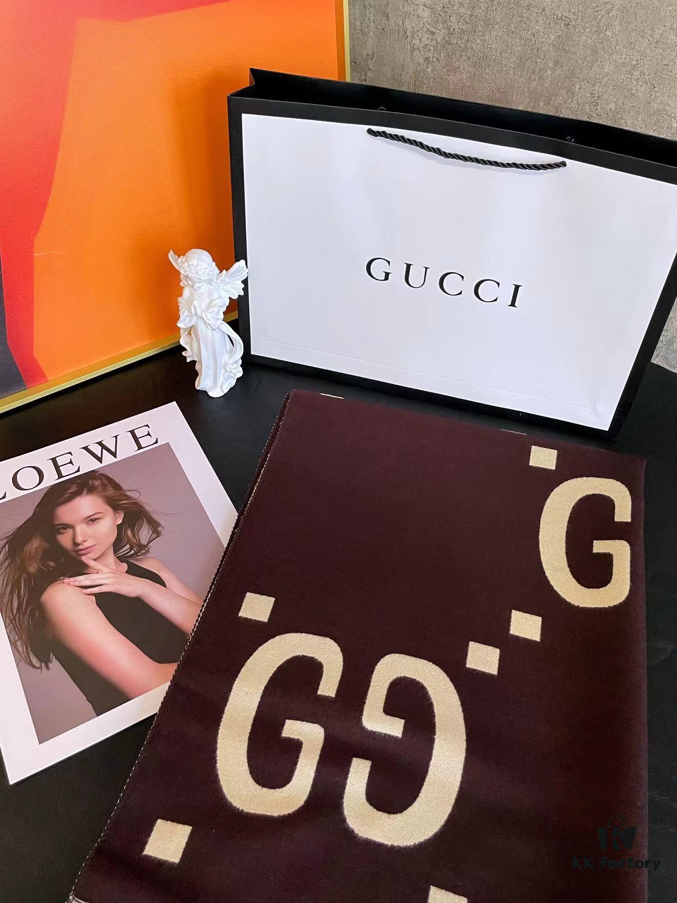 Gucci High-End Reversible Scarf