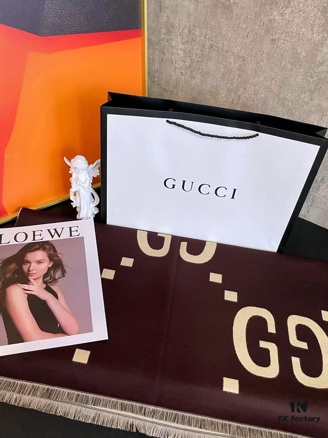 Gucci High-End Reversible Scarf