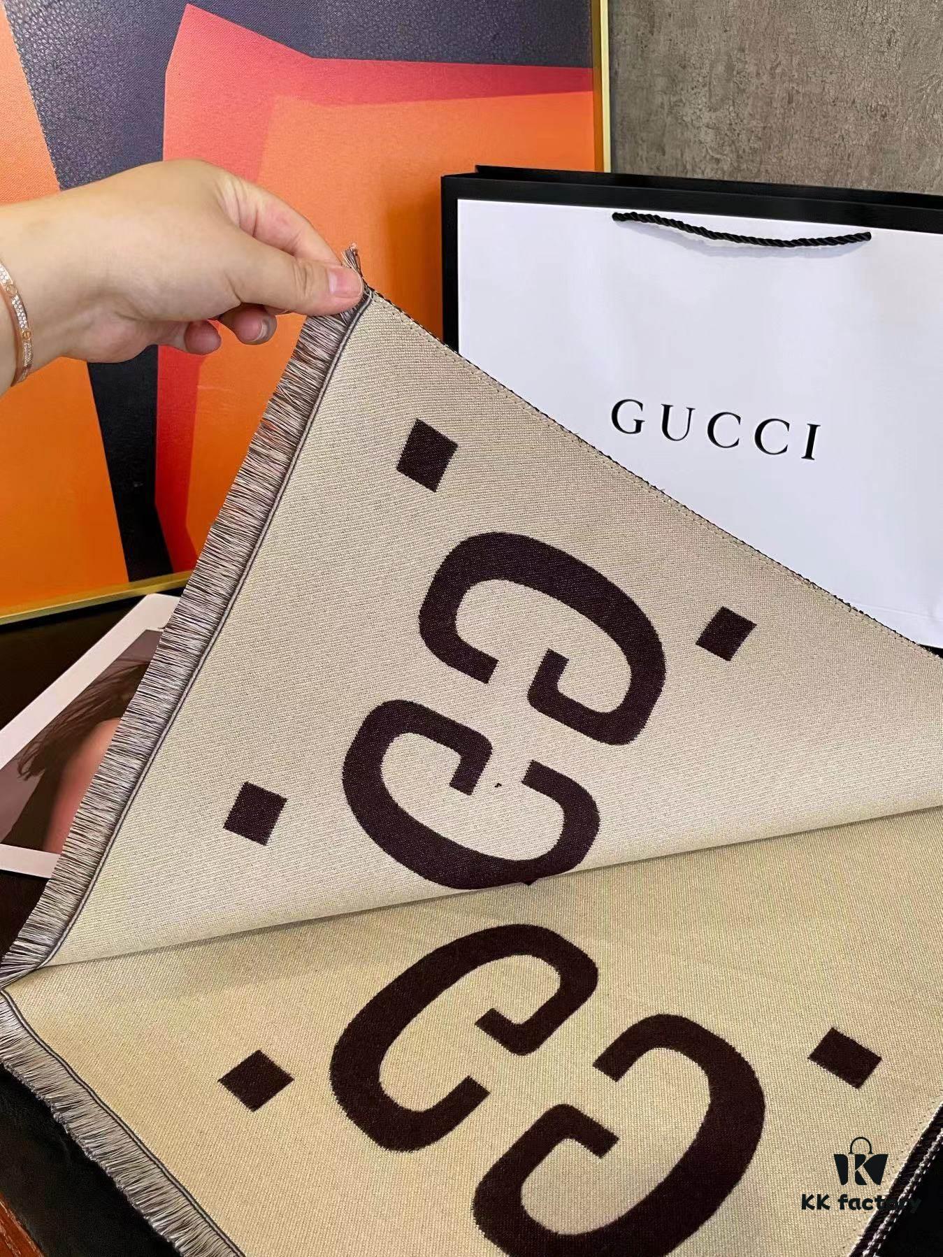 Gucci High-End Reversible Scarf