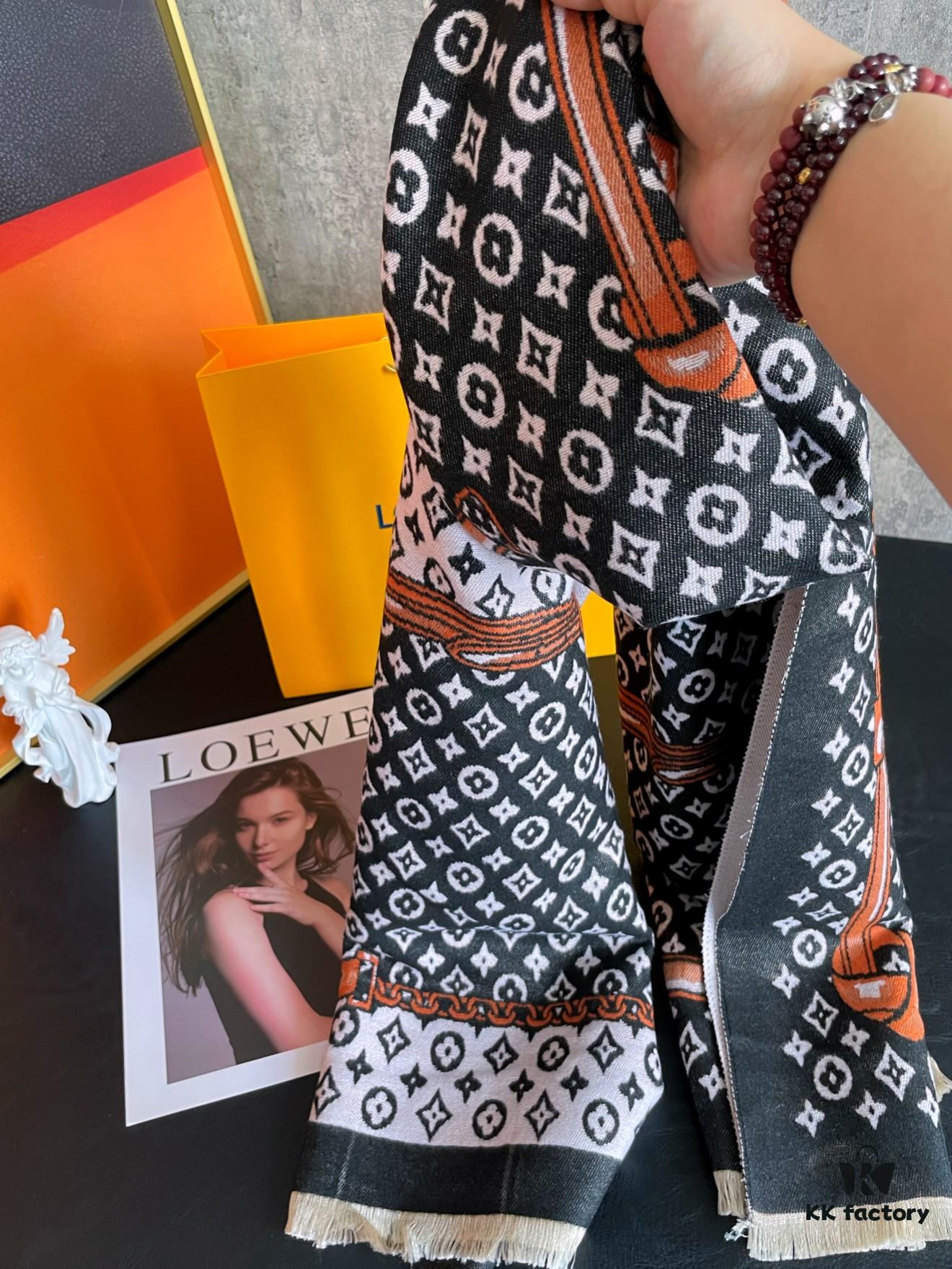 LV Clover Double-Sided Scarf in Black, Dual-Use as Shawl or Scarf