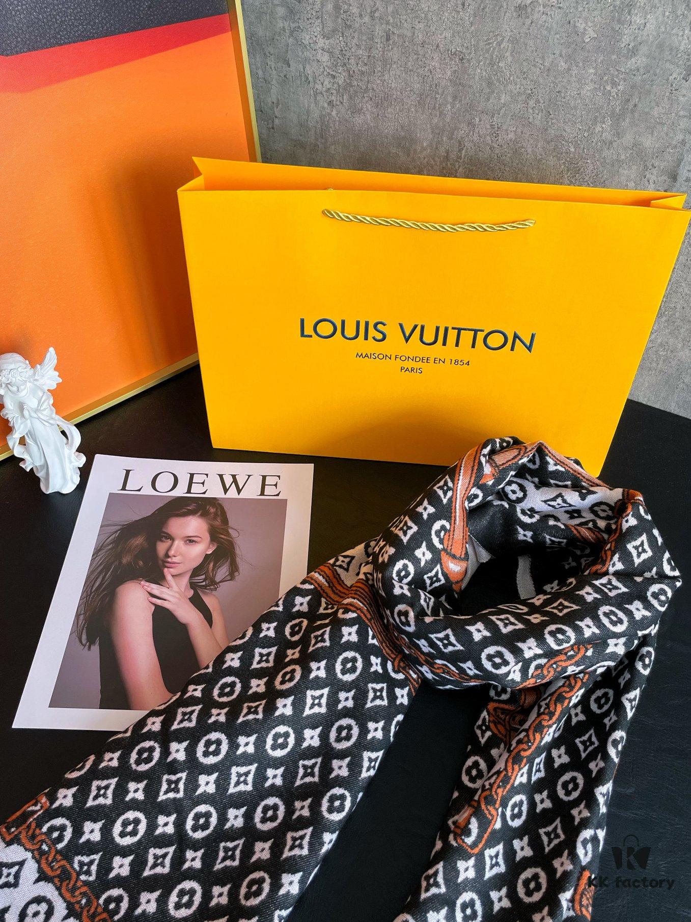 LV Clover Double-Sided Scarf in Black, Dual-Use as Shawl or Scarf