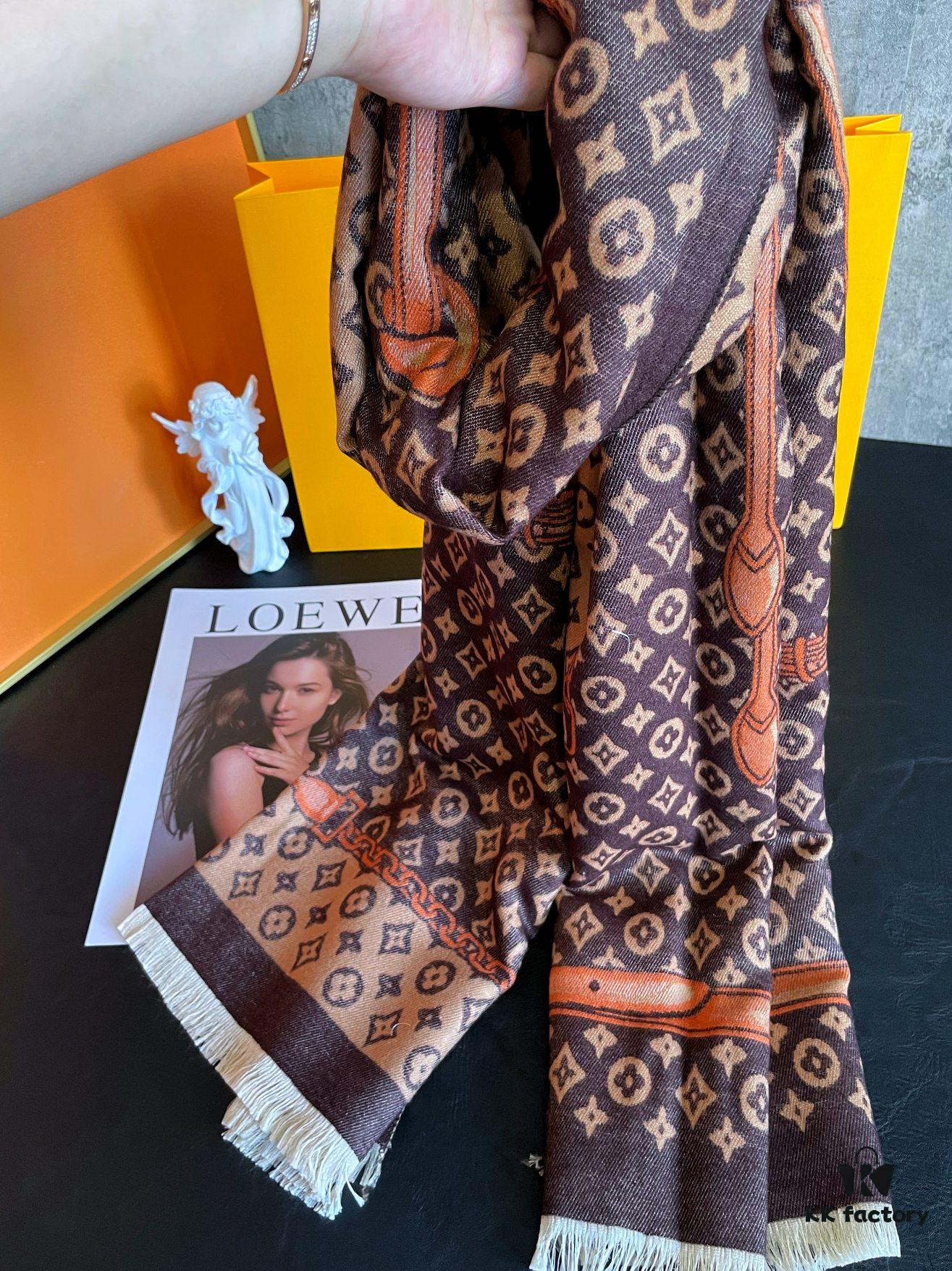 LV Clover Double-Sided Shawl in Monogram Color, 2020 Autumn-Winter New Warm Shawl Scarf with Four-Leaf Clover Jacquard, Premium Gift-Grade Accessory