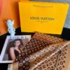 LV Clover Double-Sided Shawl in Monogram Color, 2020 Autumn-Winter New Warm Shawl Scarf with Four-Leaf Clover Jacquard, Premium Gift-Grade Accessory