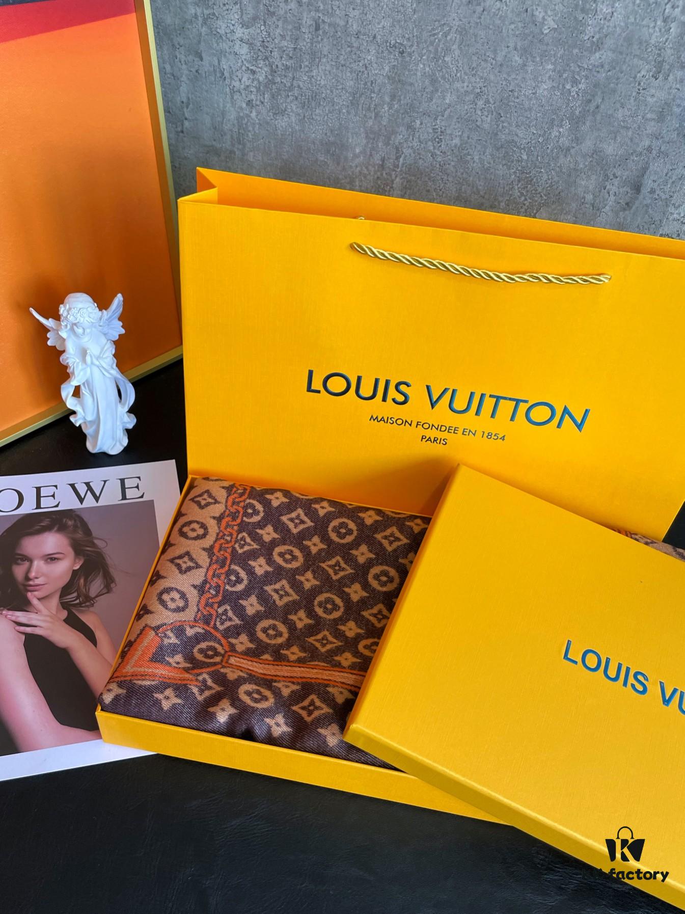 LV Clover Double-Sided Shawl in Monogram Color, 2020 Autumn-Winter New Warm Shawl Scarf with Four-Leaf Clover Jacquard, Premium Gift-Grade Accessory