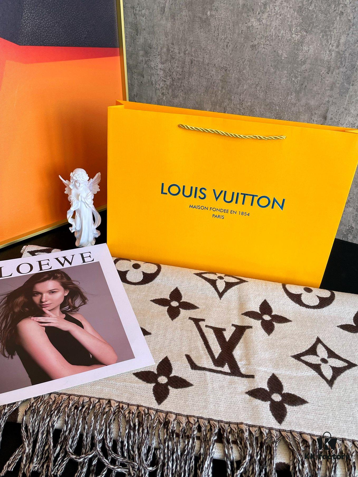 LV Official Website Same Style Double-Sided Cashmere Scarf in Gray