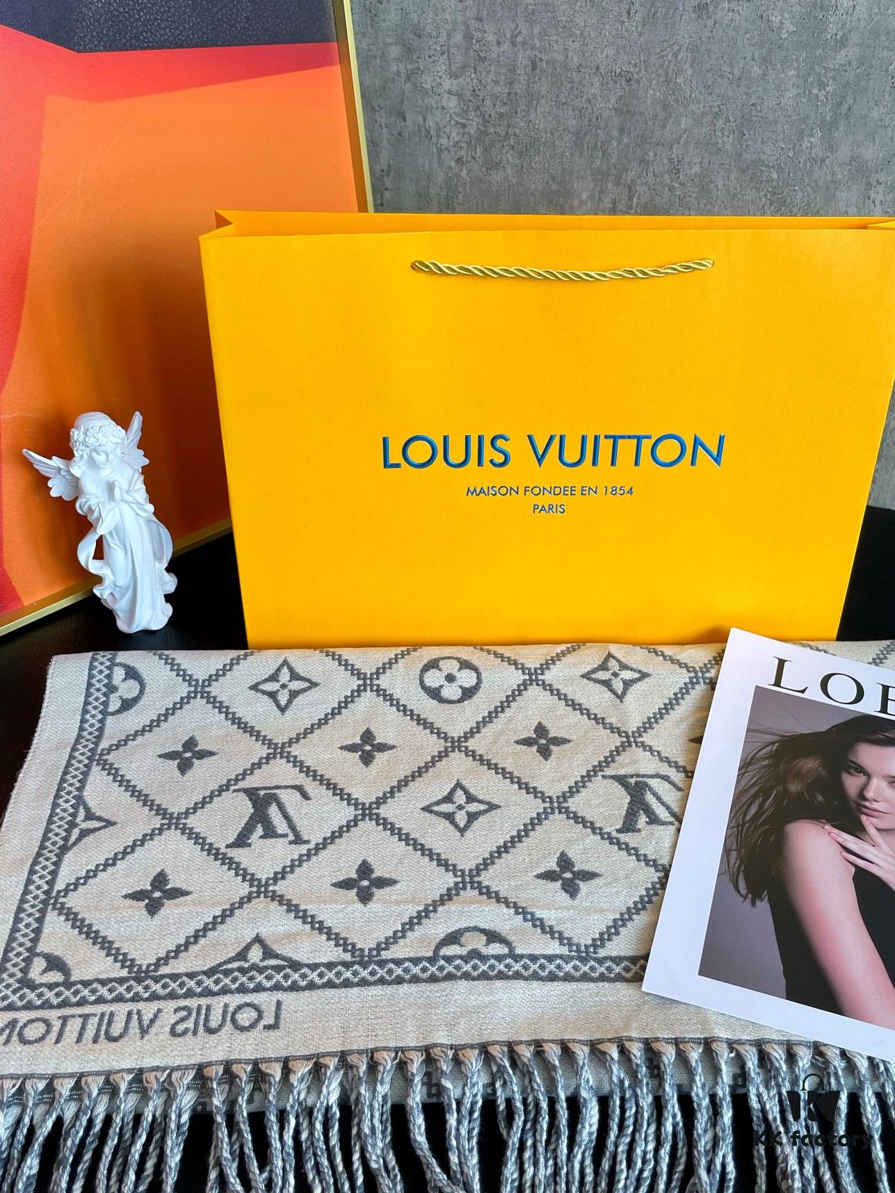 LV Checkered All-Over Double-Sided Cashmere Scarf in Gray