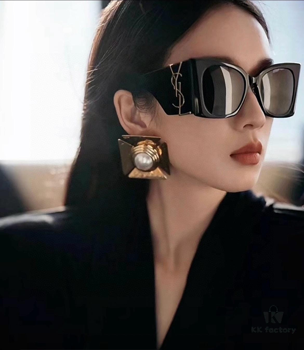 YSL Saint Laurent Sunglasses, absolutely in love, the aura when worn is perfectly on point, greatly slimming the face, large frame yet surprisingly lightweight, with just the right temple curvature for a comfortable, feather-light fit!