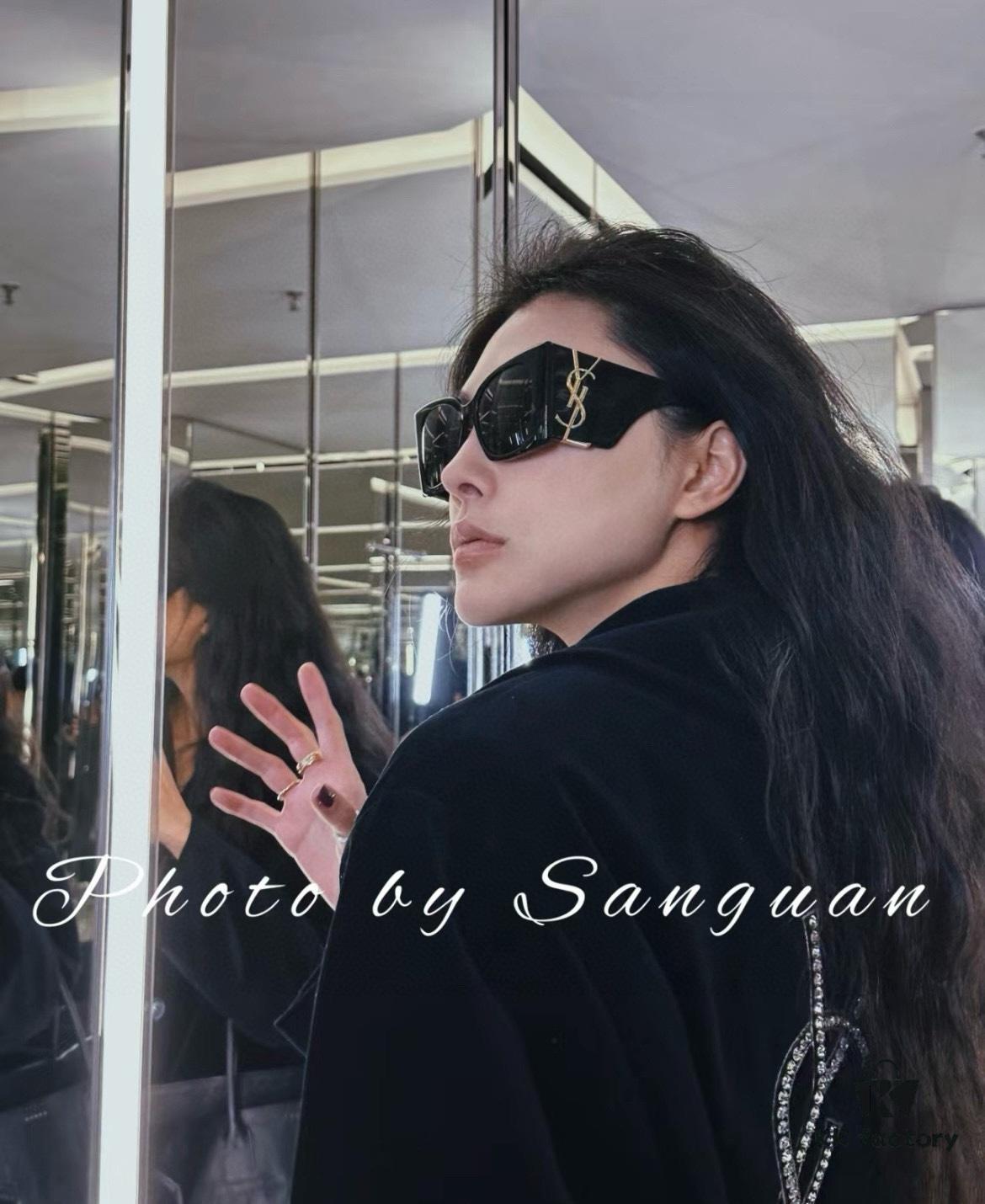 YSL Saint Laurent Sunglasses, absolutely in love, the aura when worn is perfectly on point, greatly slimming the face, large frame yet surprisingly lightweight, with just the right temple curvature for a comfortable, feather-light fit!