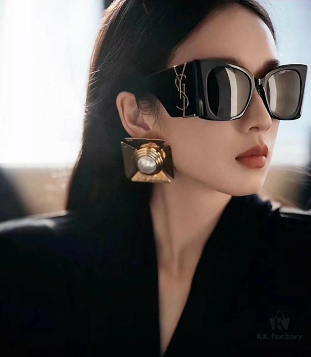 YSL Saint Laurent Sunglasses, absolutely in love, the aura when worn is perfectly on point, greatly slimming the face, large frame yet surprisingly lightweight, temples designed at just the right angle for a comfortable, light feel