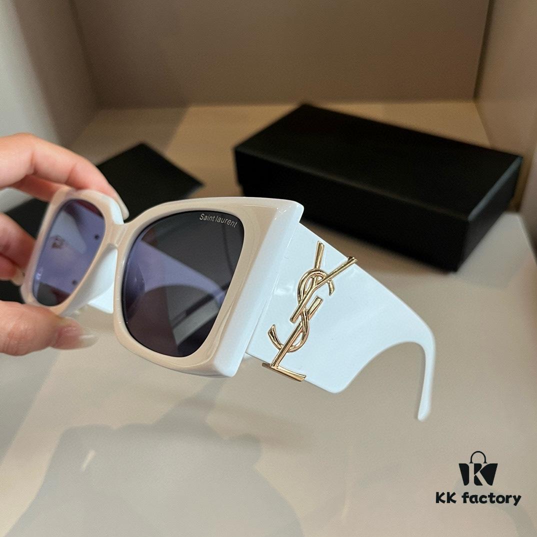 YSL Saint Laurent Sunglasses, absolutely in love, the aura when worn is perfectly on point, greatly slimming the face, large frame yet incredibly lightweight, temple design just right, offering a light and comfortable fit!