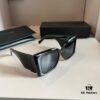 YSL Saint Laurent Sunglasses, absolutely in love, the aura when worn is perfectly on point, greatly flattering and slimming for the face, large-frame design yet incredibly lightweight. The temple curvature is just right, offering a light and comfortable fit!