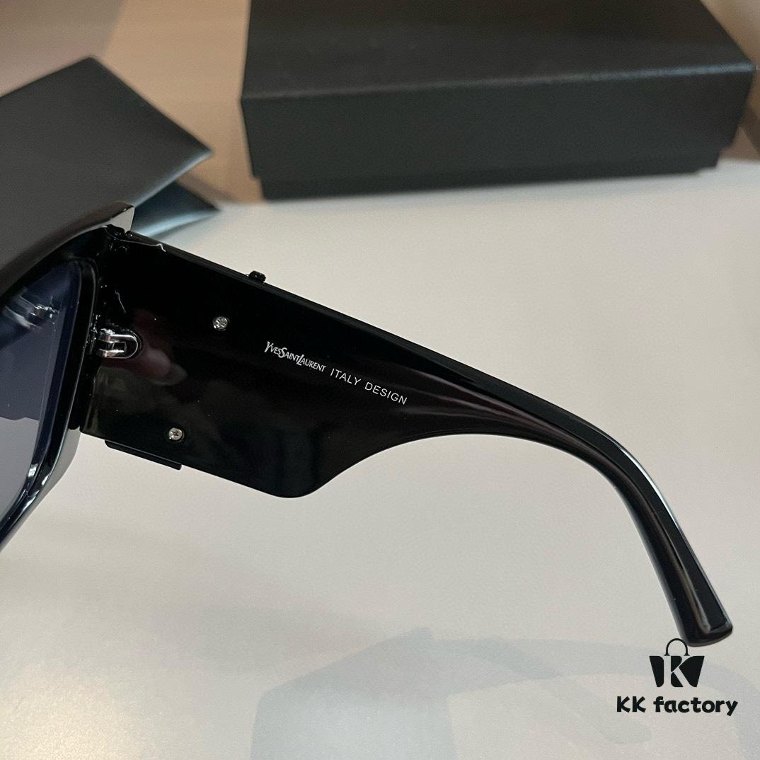 YSL Saint Laurent Sunglasses, absolutely in love, the aura when worn is perfectly on point, greatly flattering and slimming for the face, large-frame design yet incredibly lightweight. The temple curvature is just right, offering a light and comfortable fit!