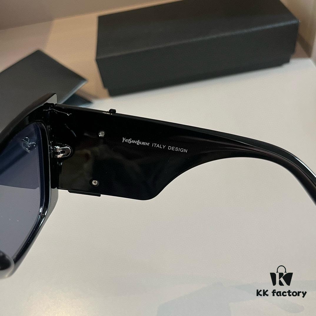 YSL Saint Laurent Sunglasses, absolutely in love, the aura when worn is perfectly on point, greatly flattering and slimming for the face, large-frame design yet incredibly lightweight. The temple curvature is just right, offering a light and comfortable fit!