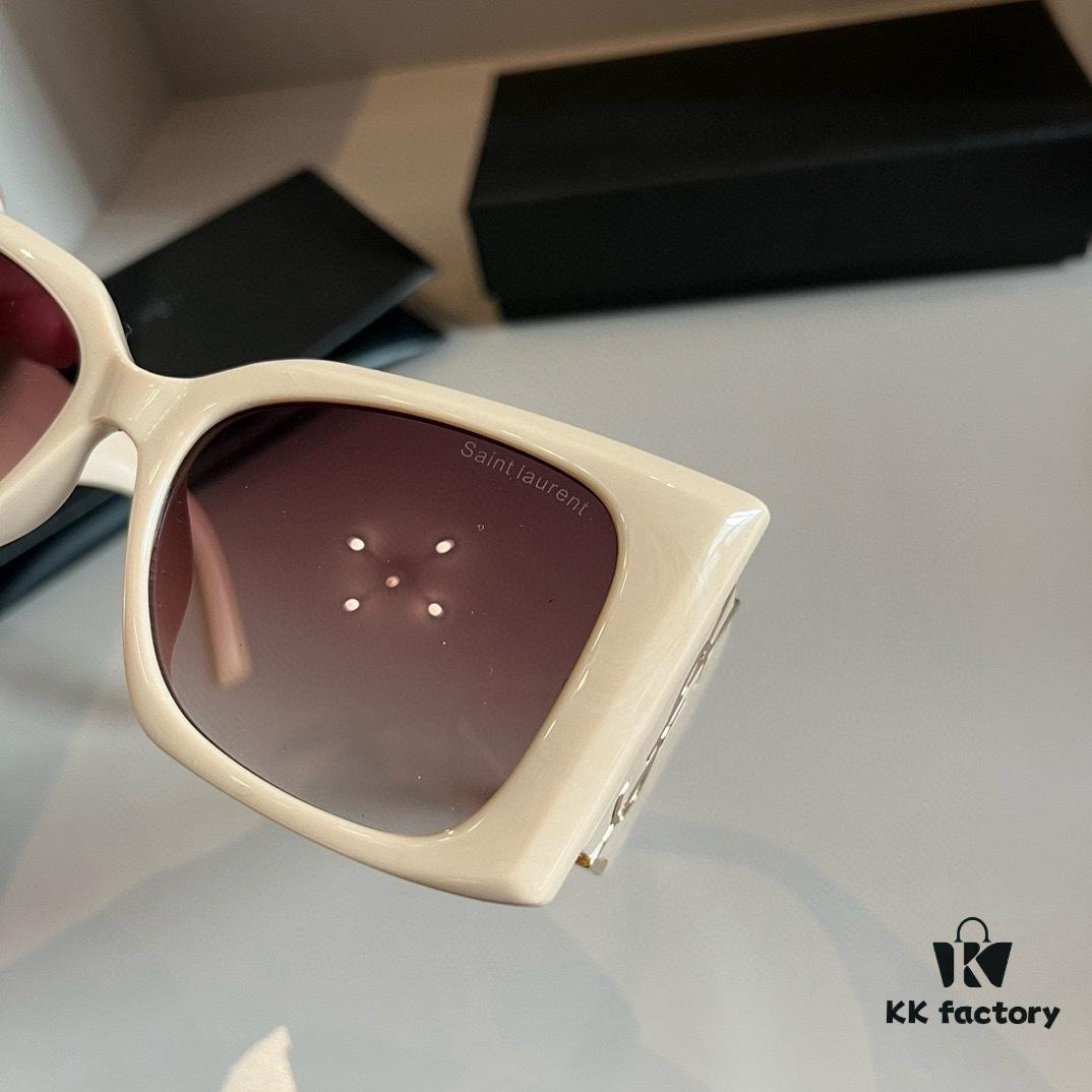 YSL Saint Laurent Sunglasses, absolutely in love, the aura when worn is perfectly on point, greatly slimming the face, large-frame design yet surprisingly lightweight, with just-right temple curvature for a comfortable, feather-light fit!