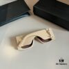 YSL Saint Laurent Sunglasses, absolutely in love, the aura when worn is perfectly on point, greatly slimming the face, large-frame design yet surprisingly lightweight, with just-right temple curvature for a comfortable, feather-light fit!
