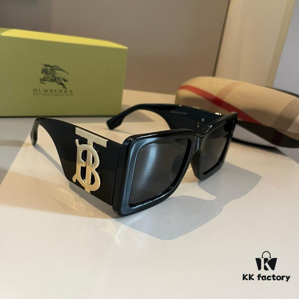 Burberry Sunglasses, absolutely in love, instantly elevating the aura, remarkably slimming the face, large-frame yet lightweight, with perfectly curved temples for a comfortable, feather-light fit!