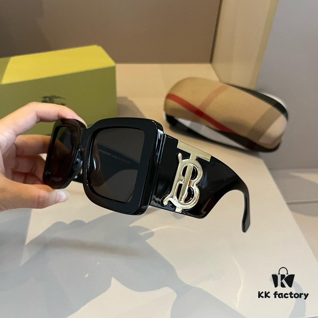 Burberry Sunglasses, absolutely in love, instantly elevating the aura, remarkably slimming the face, large-frame yet lightweight, with perfectly curved temples for a comfortable, feather-light fit!