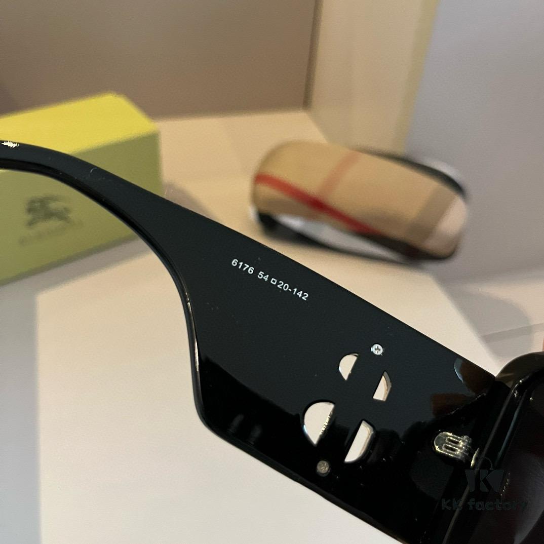 Burberry Sunglasses, absolutely in love, instantly elevating the aura, remarkably slimming the face, large-frame yet lightweight, with perfectly curved temples for a comfortable, feather-light fit!