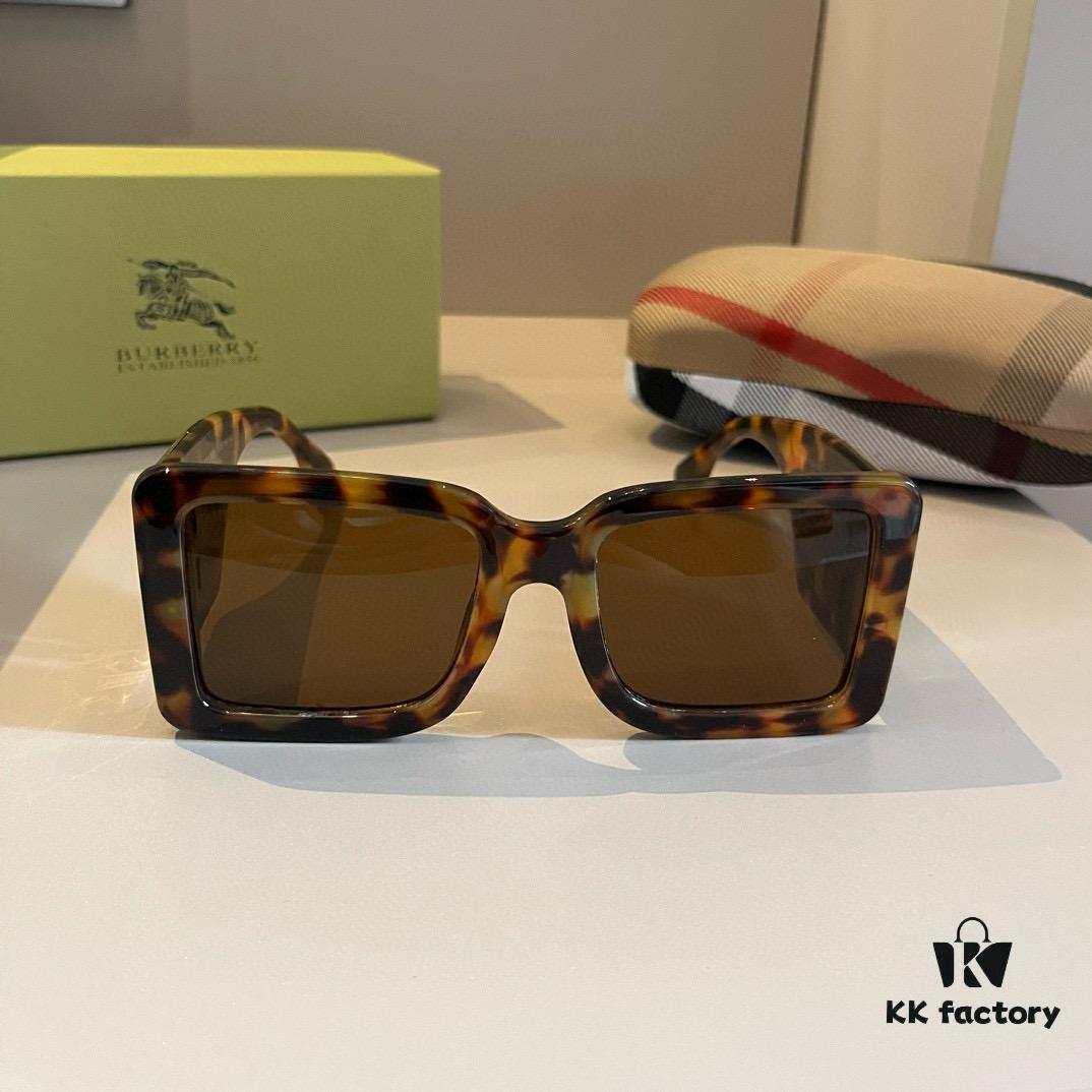 Burberry Sunglasses, absolutely in love, instantly elevating your presence, remarkably slimming the face, large-frame yet lightweight with perfectly engineered temples for a comfortable, feather-light wear!