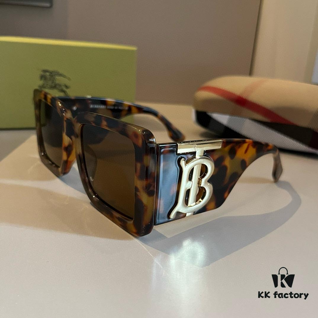 Burberry Sunglasses, absolutely in love, instantly elevating your presence, remarkably slimming the face, large-frame yet lightweight with perfectly engineered temples for a comfortable, feather-light wear!